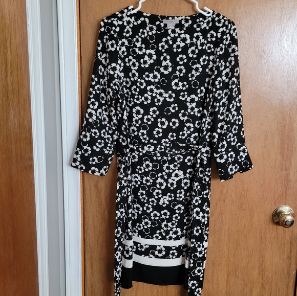 Size 2 - xs -  H&M Floral dress w/  tie belt black white - Picture 17 of 17